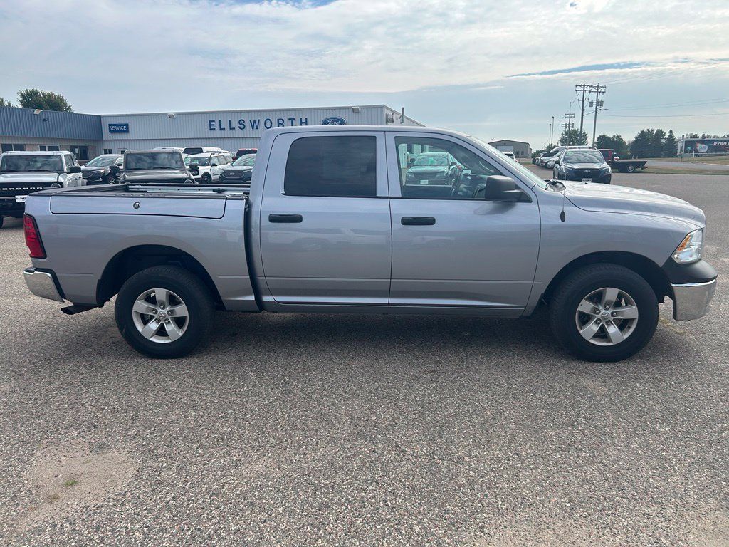 Used 2021 RAM 1500 4x4 Crew Cab Classic w/ Chrome Appearance Group image 8