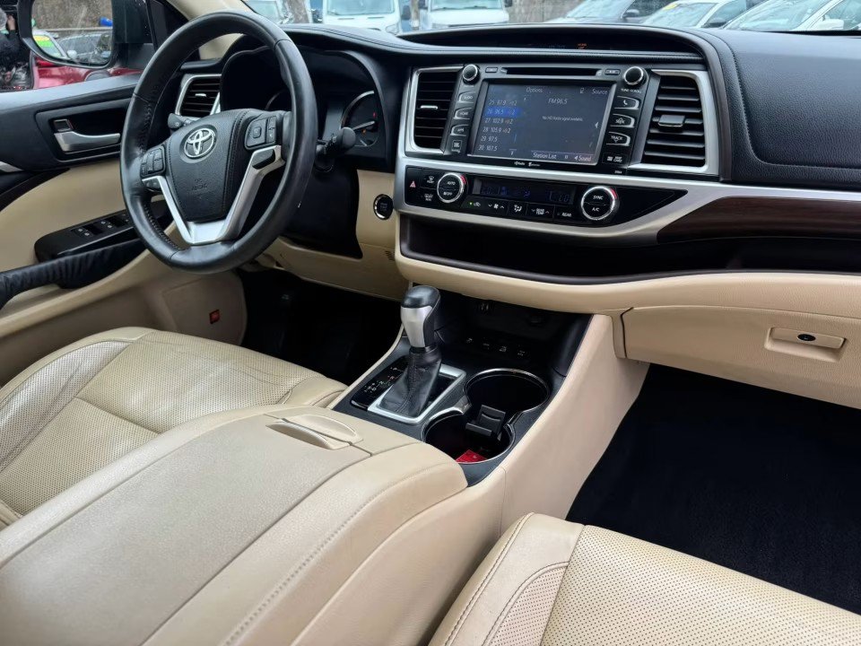 Used 2015 Toyota Highlander Limited Platinum AWD/4WD image 22