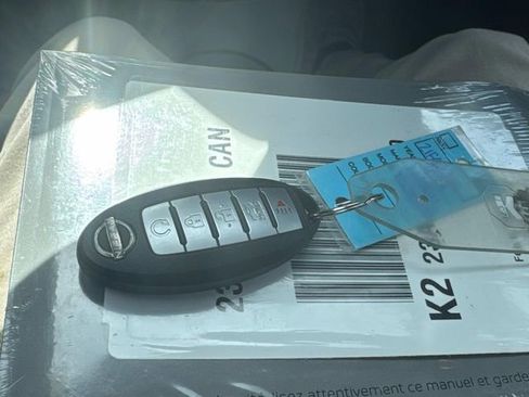 Used 2023 Nissan Maxima SL image 3