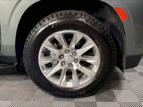 Used 2023 Chevrolet Suburban Premier image 11
