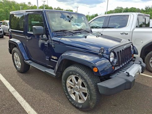 Used 2013 Jeep Wrangler Sahara w/ Connectivity Group AWD/4WD image 4