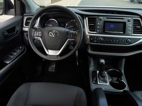 Used 2016 Toyota Highlander LE AWD/4WD image 13