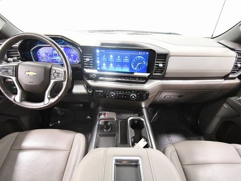 Used 2022 Chevrolet Silverado 1500 LTZ image 3