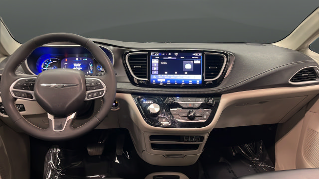 Used 2024 Chrysler Pacifica Limited FWD image 11
