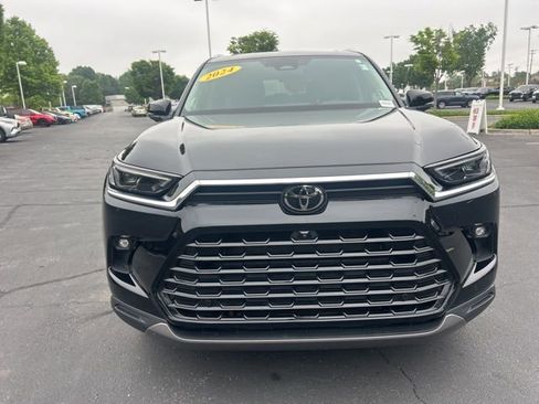 Used 2024 Toyota Grand Highlander AWD image 2