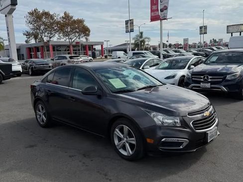 Used 2015 Chevrolet Cruze LT image 2