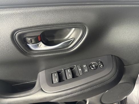 Certified 2025 Honda HR-V LX image 14