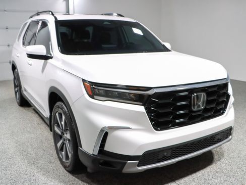 Used 2023 Honda Pilot Touring image 5