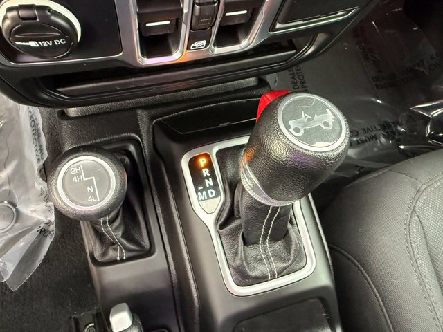 Used 2018 Jeep Wrangler Unlimited Sahara AWD/4WD image 24
