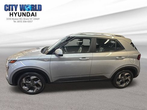 Used 2022 Hyundai Venue SEL w/ Cargo Package FWD image 2