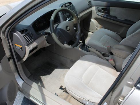 Used 2006 Kia Spectra EX image 6