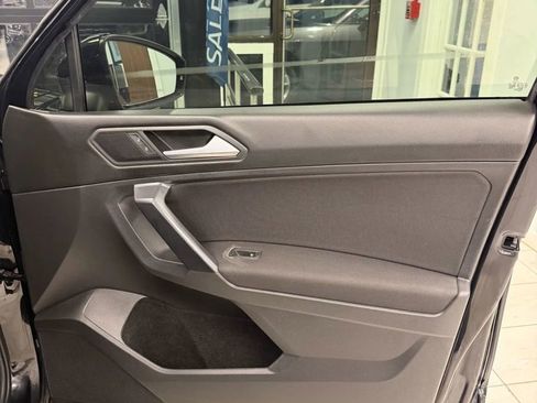 Used 2021 Volkswagen Tiguan S image 21