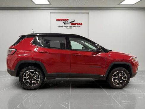 Used 2025 Jeep Compass Trailhawk AWD/4WD image 8