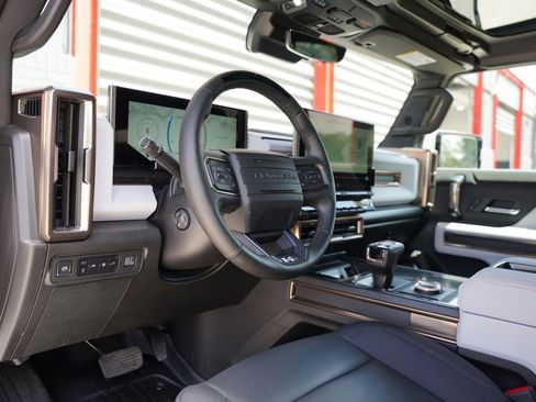 Used 2025 GMC Hummer EV 3X AWD/4WD image 16