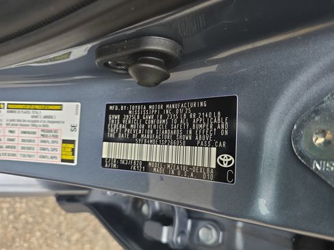 Used 2025 Toyota Corolla LE FWD image 32