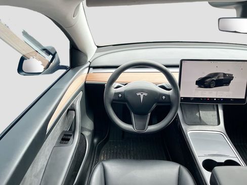 Used 2025 Tesla Model Y Long Range image 23