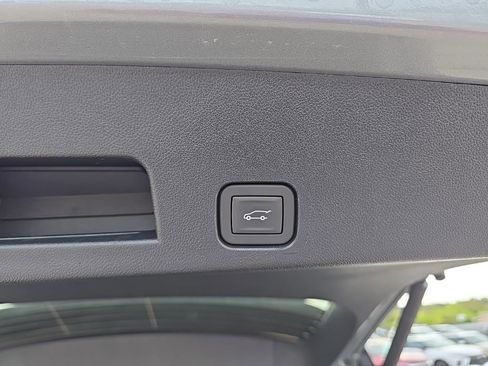 Used 2026 Chevrolet Traverse LT w/ Midnight/Sport Edition image 8