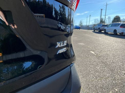 Used 2025 Toyota RAV4 XLE image 18