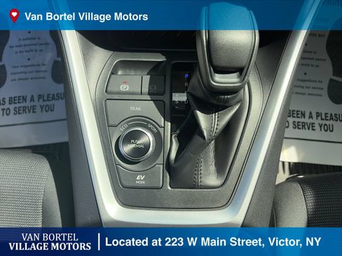 Used 2022 Toyota RAV4 LE AWD/4WD image 23