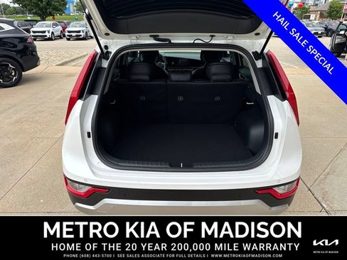 Used 2025 Kia Niro EX FWD image 34