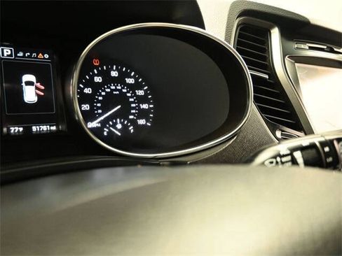 Used 2018 Hyundai Santa Fe Limited image 10