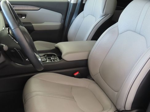 Used 2023 Honda Pilot Elite image 11