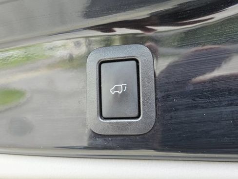 Used 2018 Toyota Highlander Plus FWD image 14