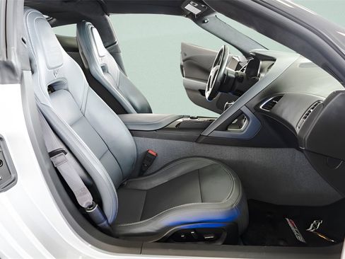 Used 2015 Chevrolet Corvette Z06 w/ 3LZ Preferred Equipment Group image 21