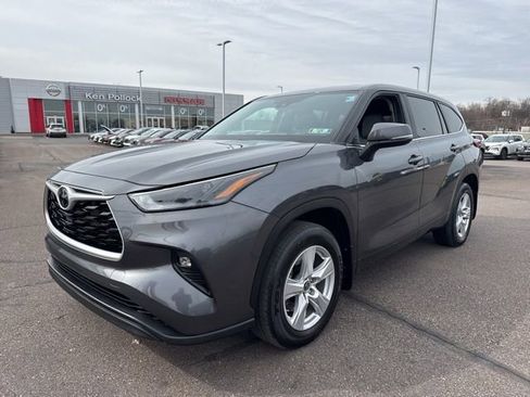 Used 2023 Toyota Highlander LE image 44