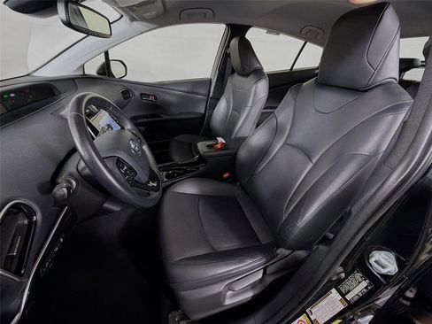 Used 2022 Toyota Prius AWD image 2