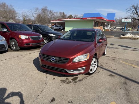 Used 2015 Volvo V60 T5 Premier FWD image 2