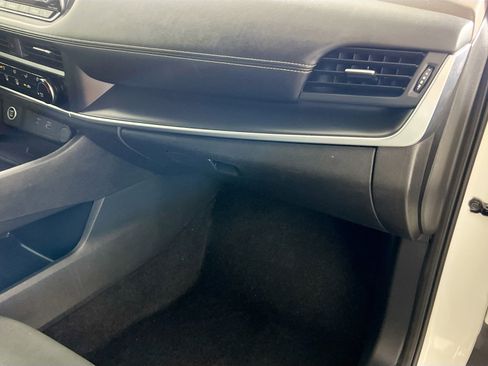 Used 2023 Nissan Rogue S FWD image 35