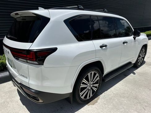Used 2024 Lexus LX 600 4WD w/ Appearance Package image 9