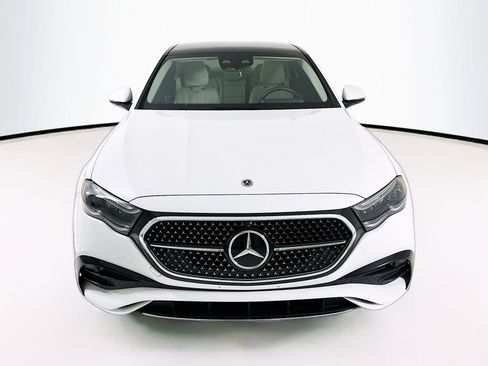 Used 2025 Mercedes-Benz E 350 Sedan image 2