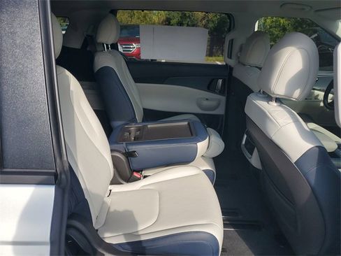 New 2026 Kia Carnival EX image 12