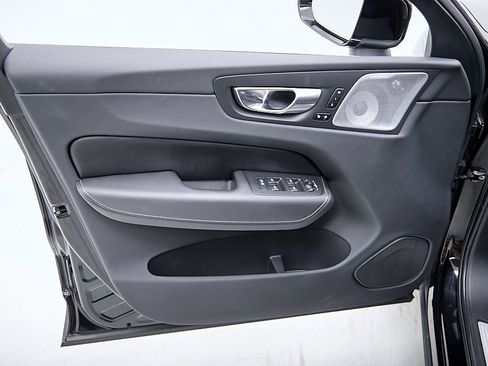 Certified 2023 Volvo XC60 B6 Ultimate w/ Protection Package Premier image 10