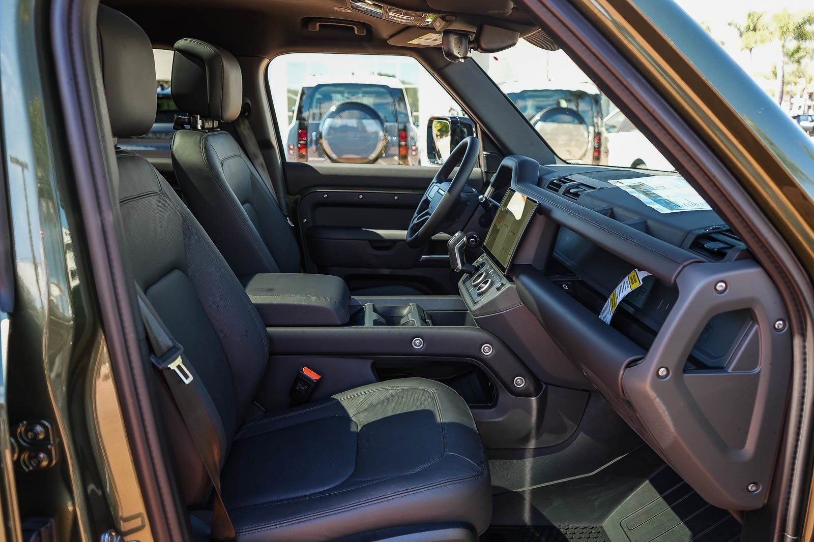 New 2026 Land Rover Defender 110 X-Dynamic SE AWD/4WD image 16