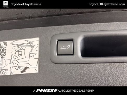 Used 2023 Toyota Highlander Platinum image 13