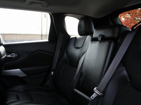 Used 2022 Jeep Cherokee Latitude image 17