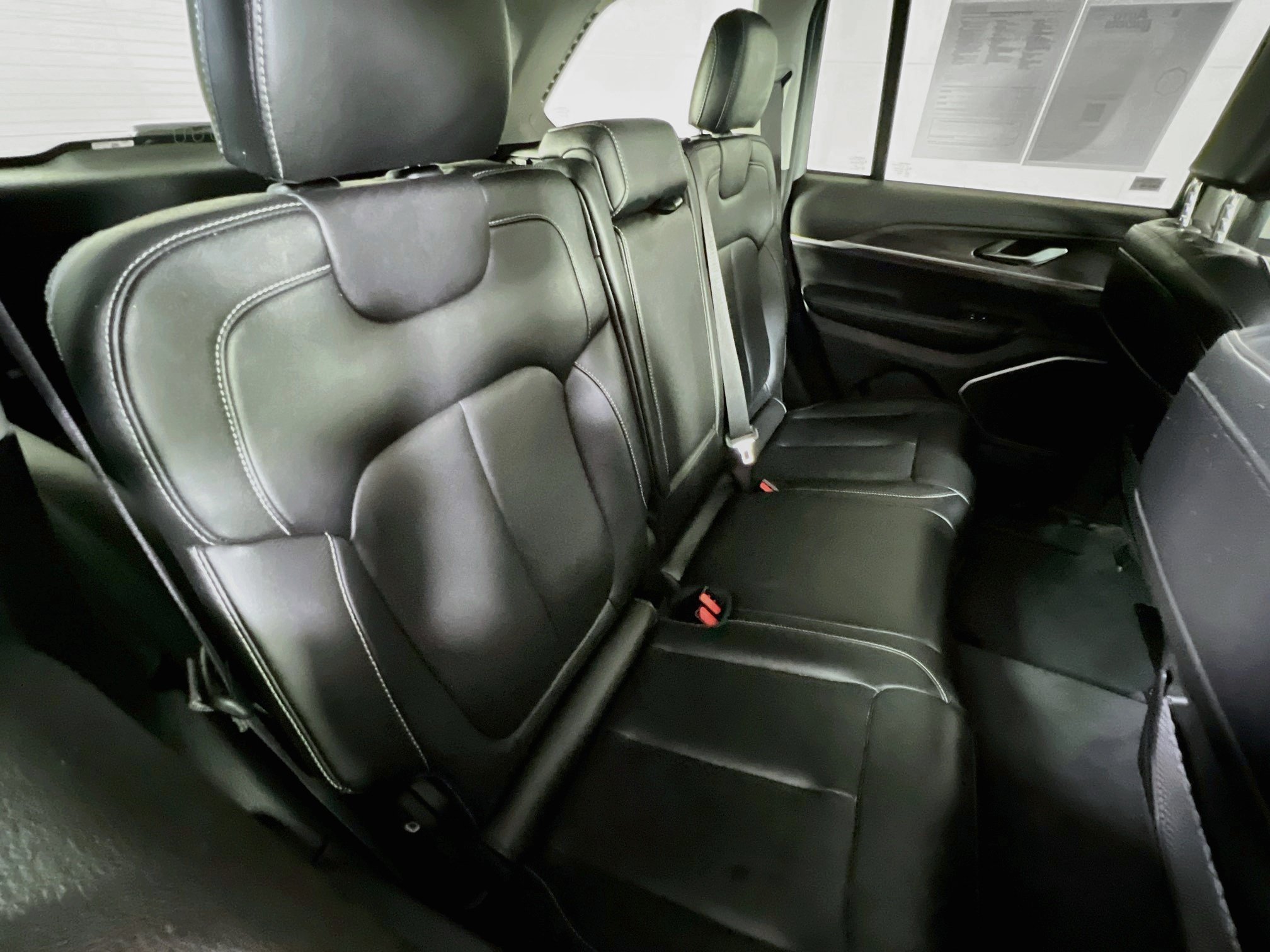 Used 2023 Jeep Grand Cherokee Limited AWD/4WD image 27