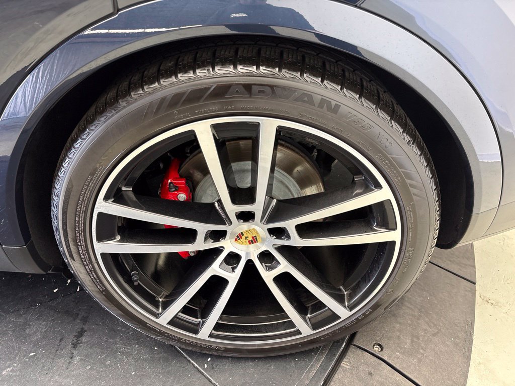 Certified 2024 Porsche Cayenne S AWD/4WD image 15