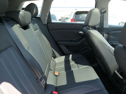 Used 2025 Audi Q6 e-tron Premium image 23