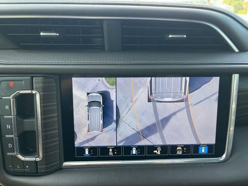 Used 2021 GMC Yukon XL Denali w/ Denali Premium Package image 28