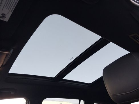 Used 2023 Cadillac XT6 Premium Luxury image 15