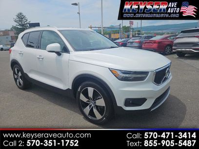 Used 2021 Volvo XC40 T5 Momentum w/ Protection Package Premier