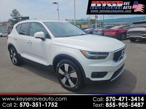 Used 2021 Volvo XC40 T5 Momentum w/ Protection Package Premier AWD/4WD image 1