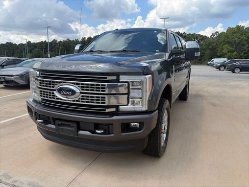 Used 2017 Ford F250 Platinum w/ Platinum Ultimate Package AWD/4WD image 2