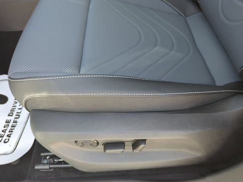 New 2026 Volkswagen Tiguan SE AWD/4WD image 37