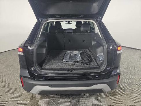 Used 2025 Volkswagen Tiguan SE FWD image 14