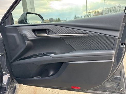 Used 2025 Toyota Camry SE image 28